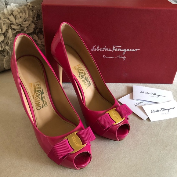 ferragamo pink heels